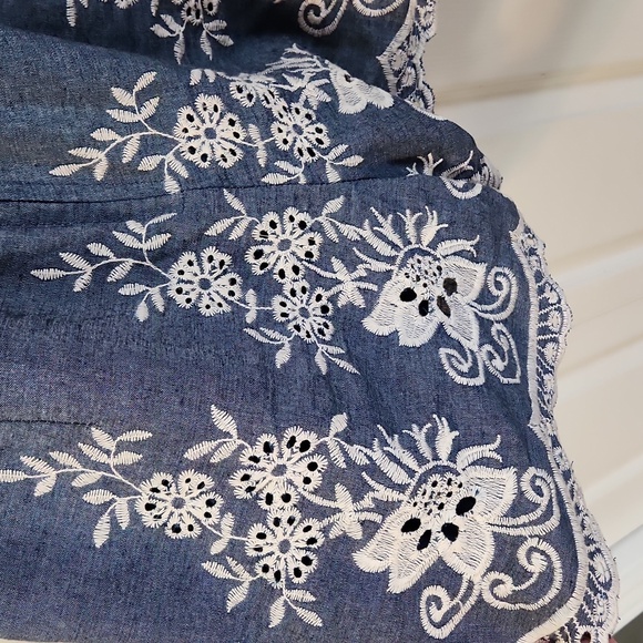 Simplee Womens Chambray Demim Embroiderd Romper Size SM Floral Boho Adjustable - Picture 3 of 11